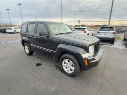 Used 2012 Jeep Liberty Sport image 2