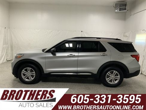 Used 2021 Ford Explorer XLT w/ Equipment Group 202A AWD/4WD image 1