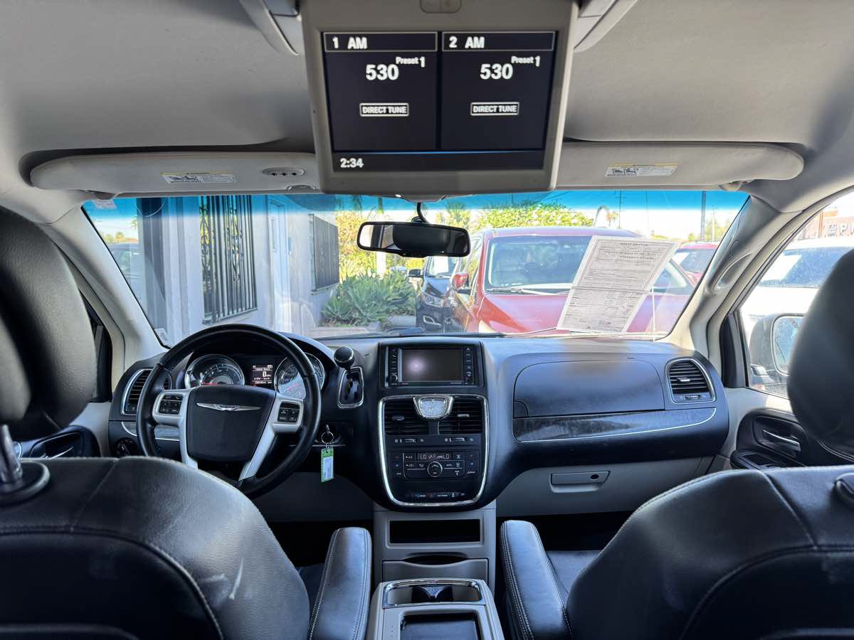 Used 2016 Chrysler Town & Country Touring FWD image 52