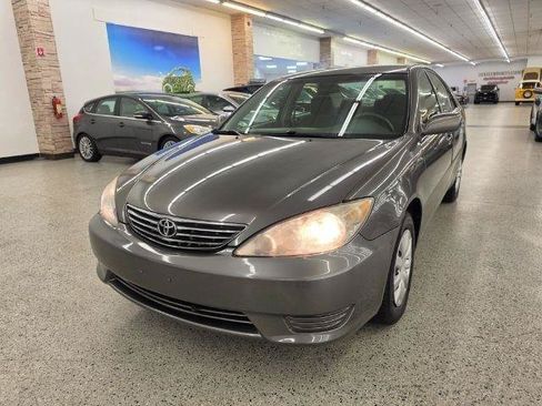 Used 2005 Toyota Camry FWD image 1