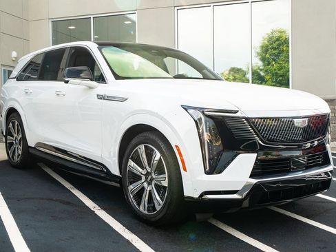 Used 2025 Cadillac Escalade IQ Luxury 2 w/ LPO, Premium Carpet Package AWD/4WD image 11
