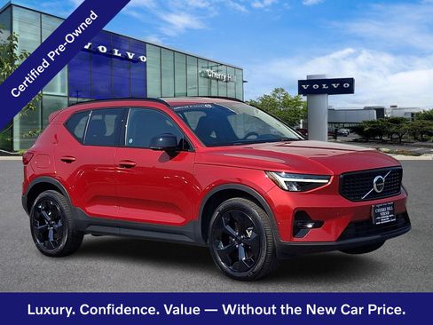 Certified 2024 Volvo XC40 B5 Plus w/ Climate Package AWD/4WD image 1