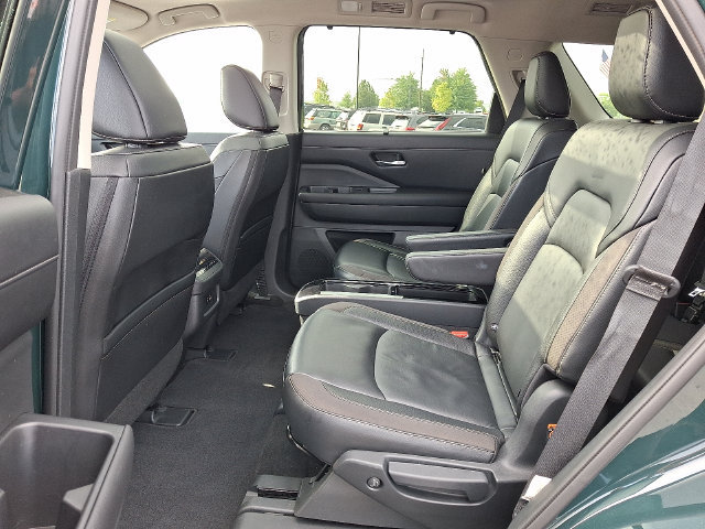 Used 2023 Nissan Pathfinder SL w/ SL Premium Package AWD/4WD image 11