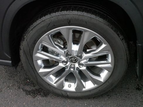 Used 2023 Toyota Highlander Limited image 15