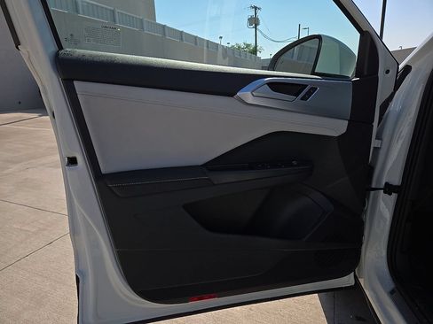 Used 2025 Volkswagen Taos SE FWD image 18