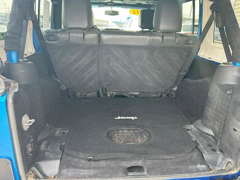 Used 2015 Jeep Wrangler Unlimited Sahara w/ Katzkin Premium Leather Group image 17