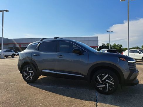Used 2026 Nissan Kicks SV w/ Cold Weather Package FWD image 3