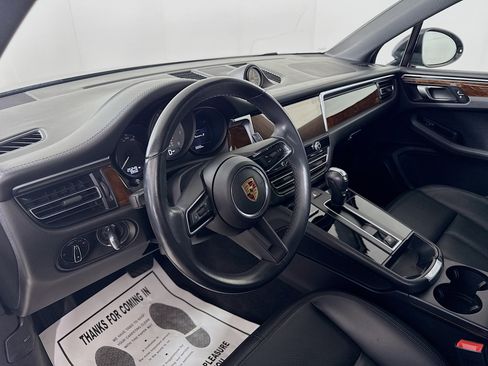 Certified 2022 Porsche Macan S image 4