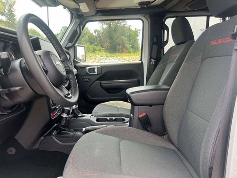Used 2025 Jeep Wrangler Unlimited Rubicon AWD/4WD image 18
