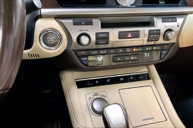 Used 2018 Lexus ES 350 w/ Luxury Package w/Wood Trim FWD image 16