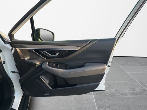 Used 2025 Subaru Outback Onyx Edition XT w/ Popular Package #2 image 36