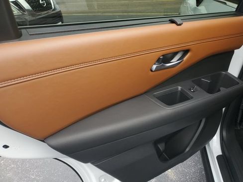 Used 2025 Nissan Pathfinder Platinum w/ Cargo Package FWD image 7
