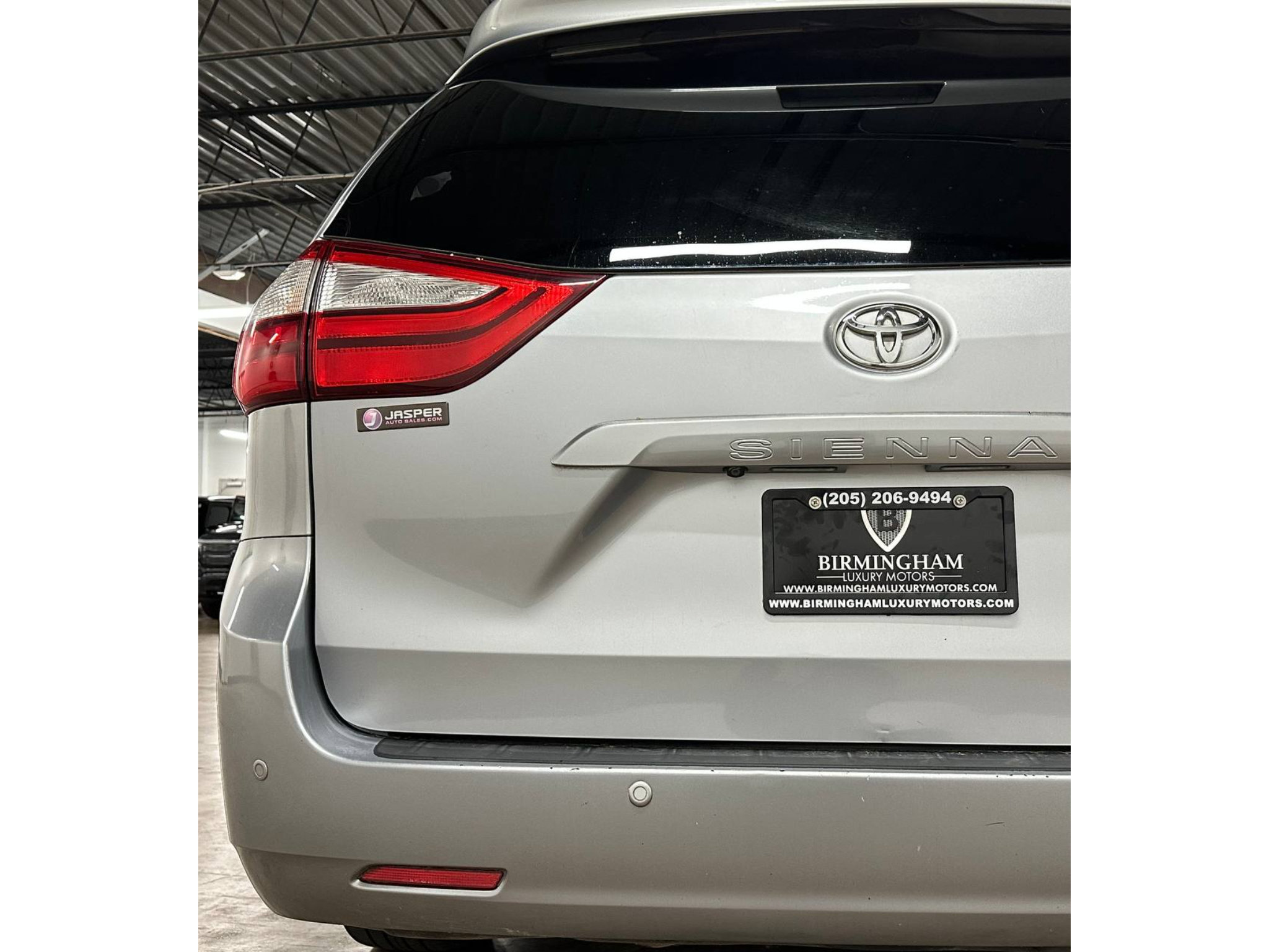 Used 2017 Toyota Sienna XLE w/ XLE Navigation Package FWD image 15