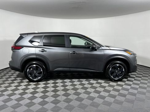 Used 2024 Nissan Rogue SV AWD/4WD image 4
