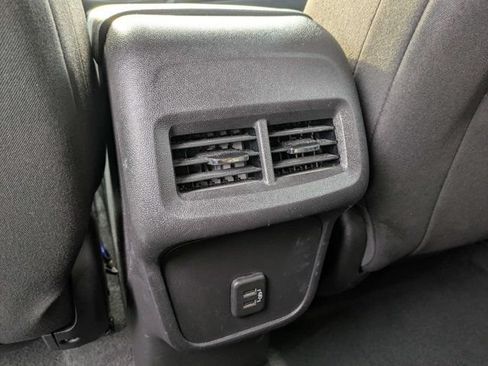 Used 2024 Chevrolet Equinox LT FWD image 15