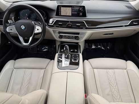 Used 2020 BMW 750i xDrive w/ Executive Package image 10