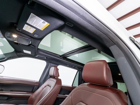 Used 2024 Ford Expedition Limited image 18