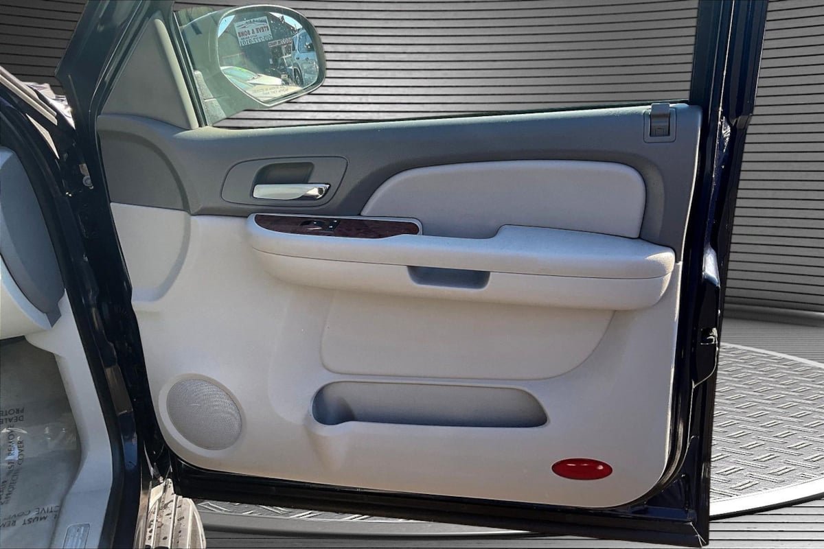 Used 2007 Chevrolet Tahoe LT RWD image 25