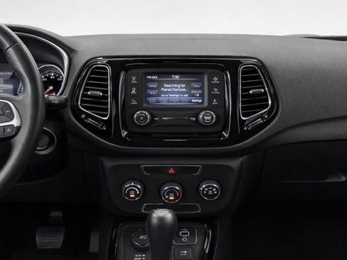 Used 2018 Jeep Compass Latitude AWD/4WD image 29