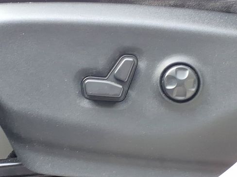 Used 2020 Chrysler Voyager LX w/ Cold Weather Group FWD image 8