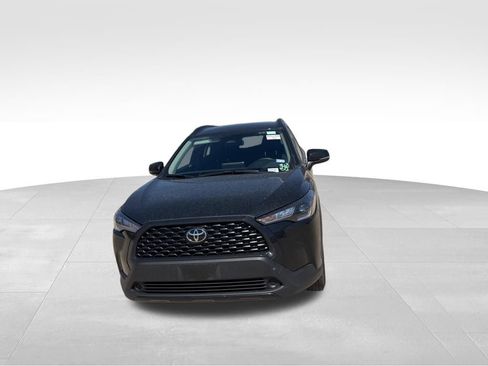 Used 2025 Toyota Corolla Cross LE image 9