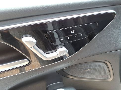 Used 2025 Mercedes-Benz C 300 4MATIC Sedan image 15