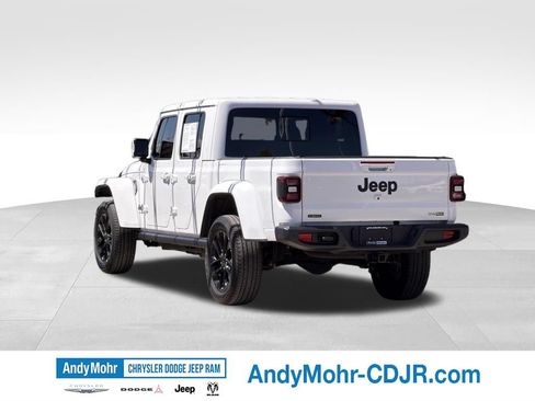 Used 2023 Jeep Gladiator Overland AWD/4WD image 5