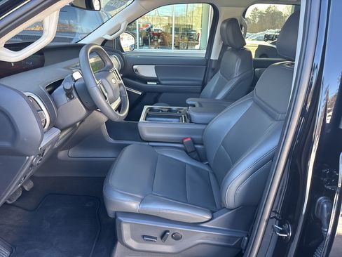 Used 2025 Ford Expedition Max Active image 13