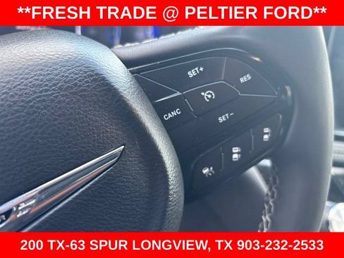Used 2023 Chrysler Pacifica Touring FWD image 11