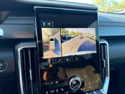 Used 2025 GMC Acadia Elevation image 15