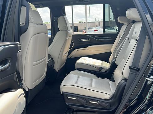 Used 2024 Cadillac Escalade Sport AWD/4WD image 33