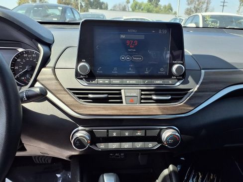 Used 2025 Nissan Altima 2.5 SV FWD image 21