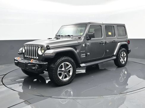 Used 2019 Jeep Wrangler Unlimited Sahara w/ Cold Weather Group AWD/4WD image 2