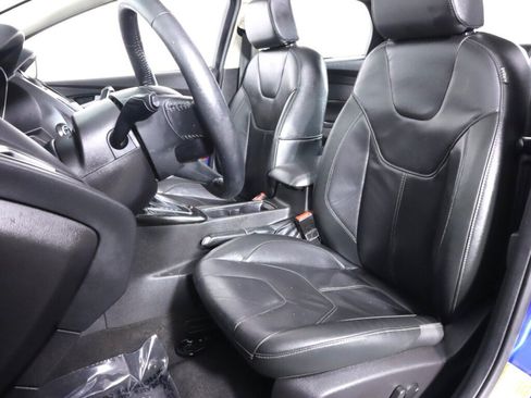 Used 2018 Ford Focus Titanium w/ Titanium Technology Package FWD image 32