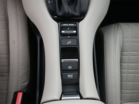 New 2026 Honda HR-V LX image 9