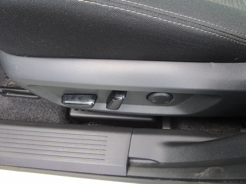 Used 2023 Nissan Rogue SV FWD image 25