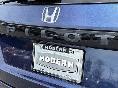 Used 2025 Honda Pilot Sport image 25
