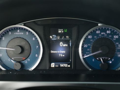 Used 2017 Toyota Camry XLE w/ Advanced Technology Package FWD image 31