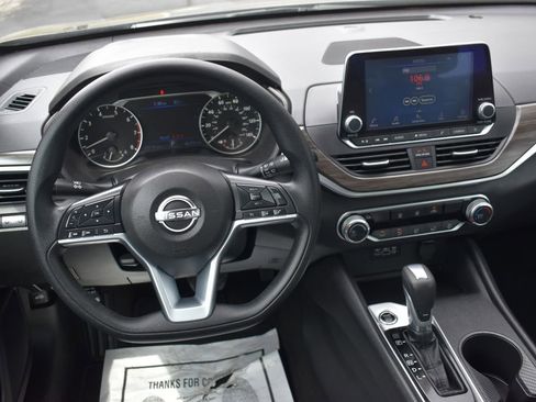 Used 2025 Nissan Altima 2.5 SV FWD image 3