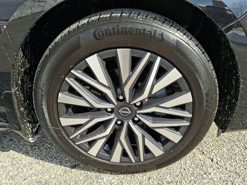 Used 2024 Nissan Altima 2.5 SV w/ SV Premium Package image 8