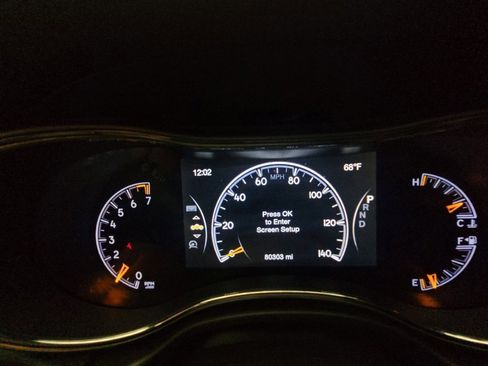 Used 2018 Jeep Grand Cherokee Altitude image 23