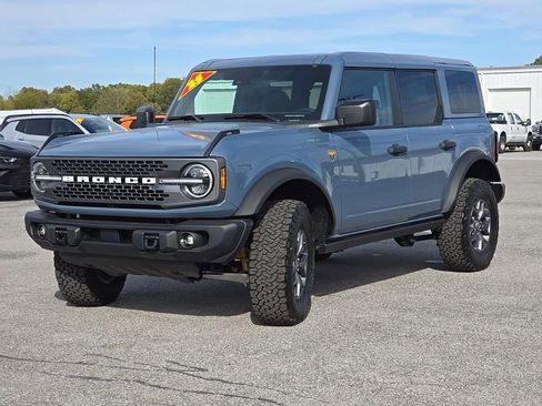 New 2025 Ford Bronco Badlands image 3