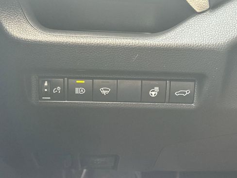 Used 2021 Toyota RAV4 XLE Premium image 29