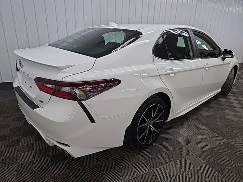 Used 2022 Toyota Camry SE image 10