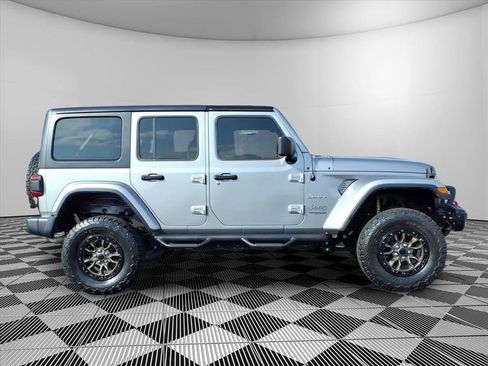 Used 2018 Jeep Wrangler Unlimited Sahara image 3