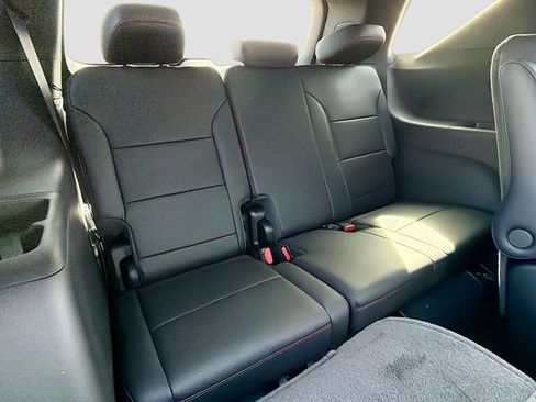 New 2026 Chevrolet Traverse Z71 w/ LPO, Floor Liner Package AWD/4WD image 30
