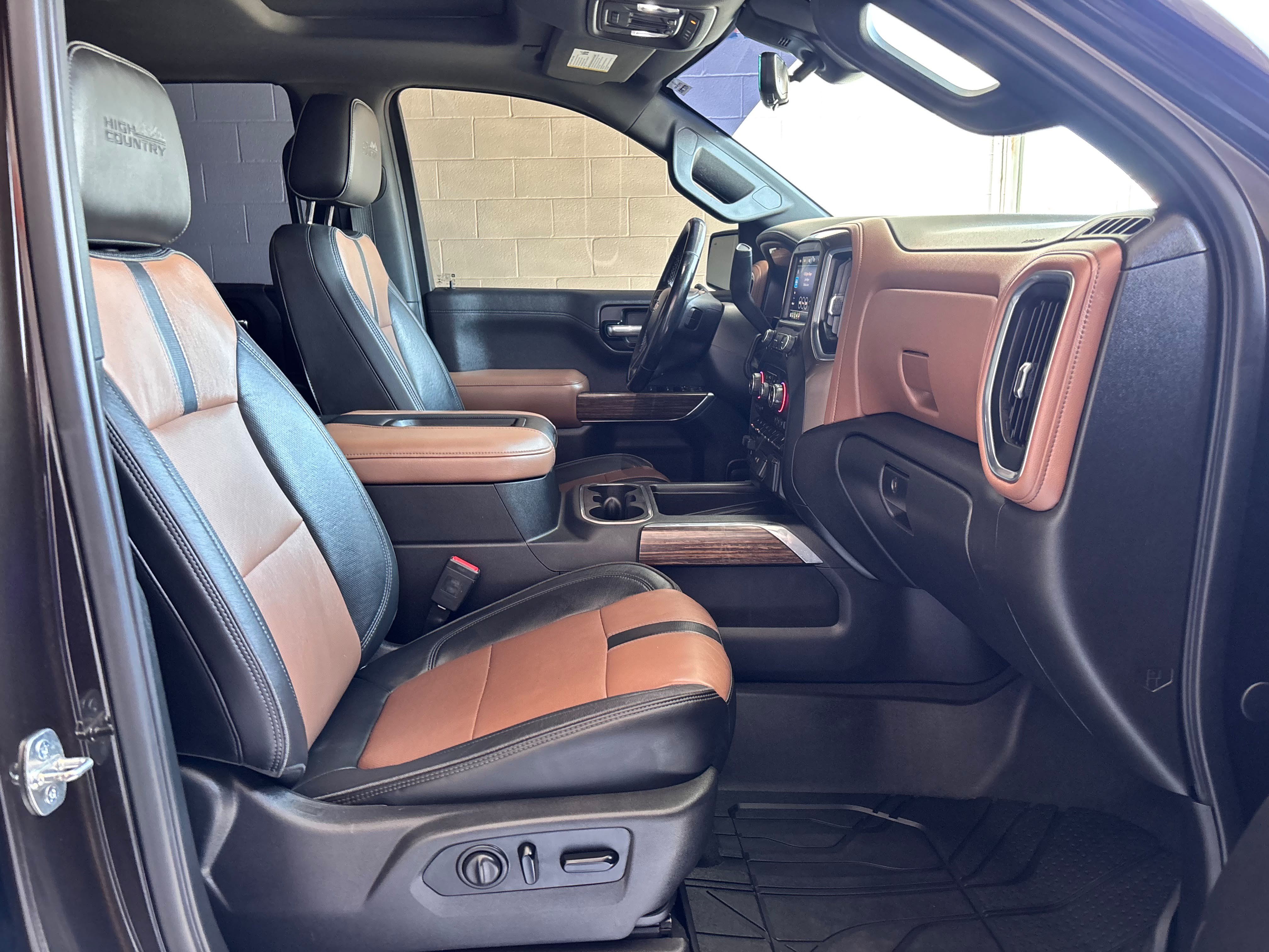 Used 2019 Chevrolet Silverado 1500 High Country w/ High Country Premium Package AWD/4WD image 17