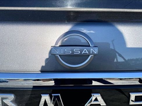 Used 2023 Nissan Armada SL w/ Captain's Chairs Package image 33