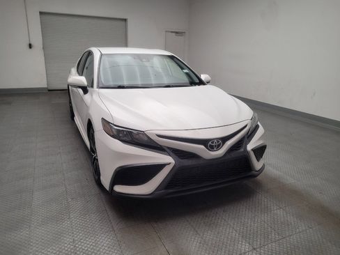 Used 2021 Toyota Camry SE image 14