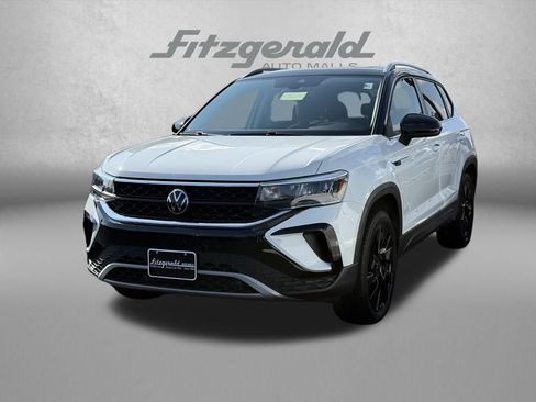 Used 2024 Volkswagen Taos SE AWD/4WD image 3